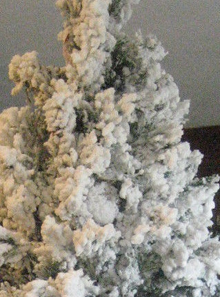 Litomine Snow Flocking Powder, 3LB Self-Adhesive Snow Flock for Christmas  Tree, White Snow Bond Flock for Artificial Tree Wreath Garland Crafts